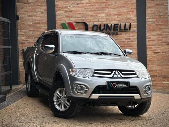 MITSUBISHI L200 TRITON 2.4 HLS CHROME 4X2 CD 16V FLEX 4P MANUAL MITSUBISHI L200 TRITON 2.4 HLS CHROME 4X2 CD 16V FLEX 4P MANUAL